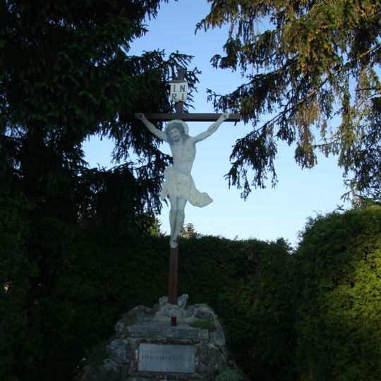 Kříž na hřbitově ve Velkém Újezdě