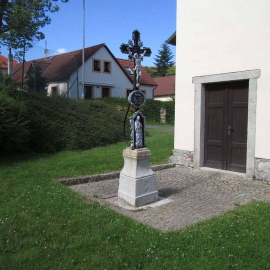 Kříž ve Lhotě-Vlásenici u kaple