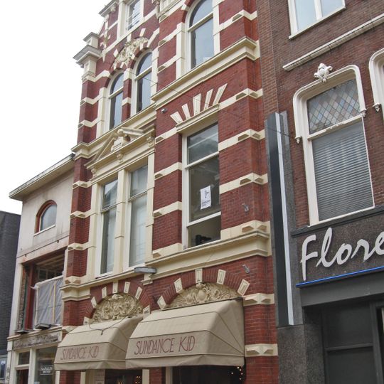 Winkelwoonhuis in Neo-Renaissance stijl