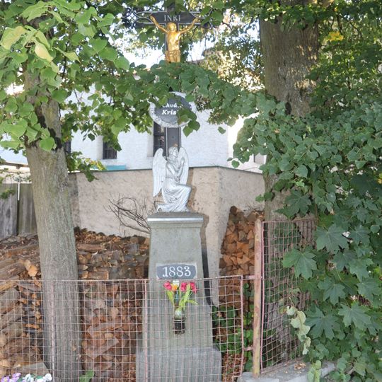 Kříž u domu čp. 1