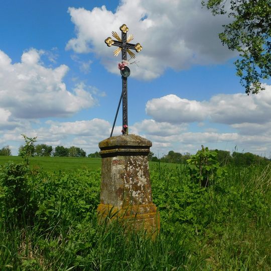 Kříž na křižovatce polních cest západně od Světlic