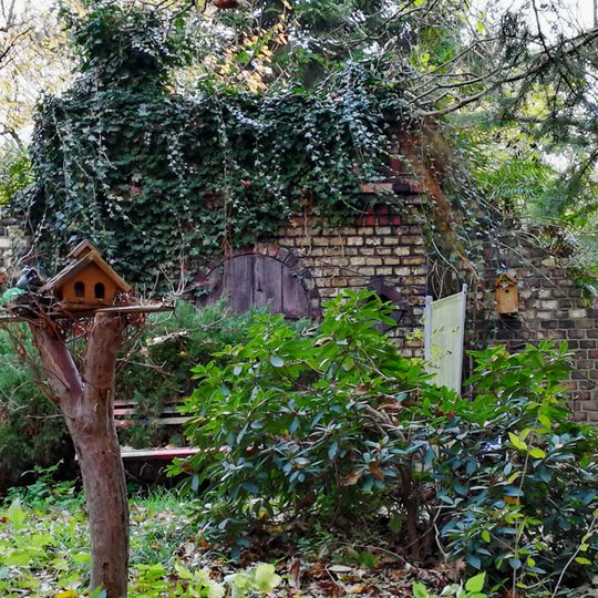 Wasserbehälter sowie Schieberkammer einschließlich fast vollständig erhaltener Armaturen Am Weinberg