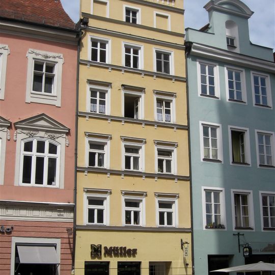 Wohn- und Geschäftshaus