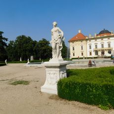 Socha Galatey v zámeckém parku ve Slavkově