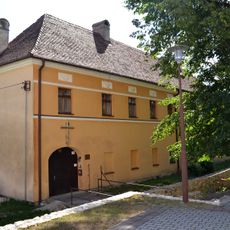 Kostol sv. Trojice s areálom, fara