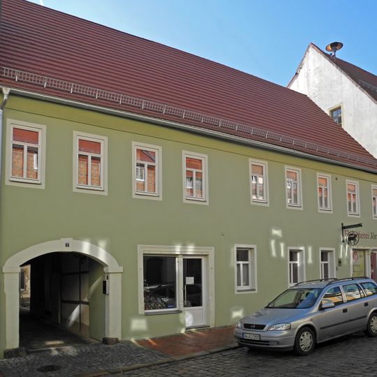 Wohnhaus in geschlossener Bebauung Dresdner Straße 2