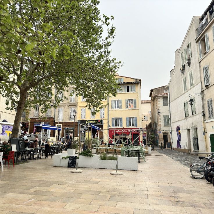 Place Père Pierre Saisse