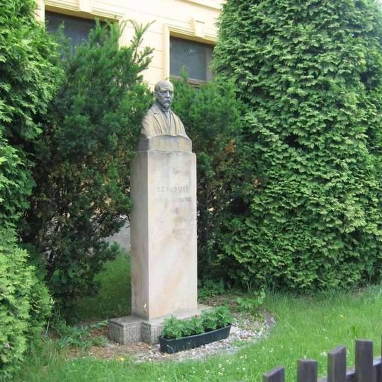 Pomník presidenta T. G. Masaryka v Sudějově před obecním úřadem