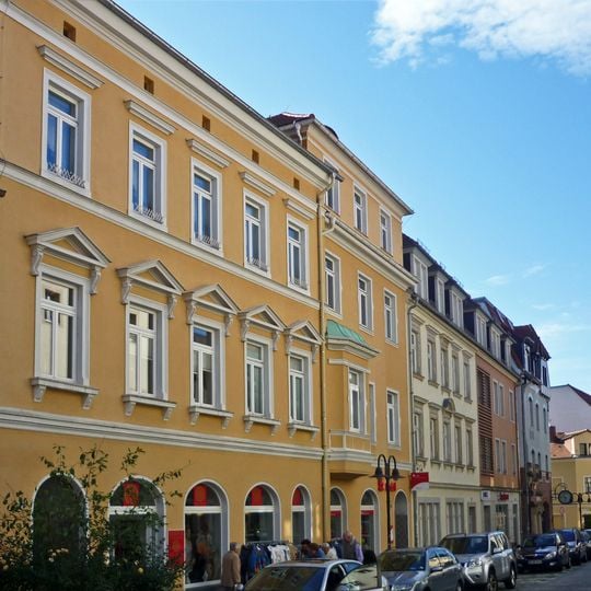 Wohnhaus in geschlossener Bebauung mit Hinterflügel Hauptstraße 13