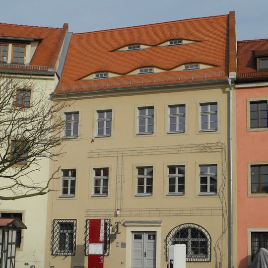 Wohnhaus in geschlossener Bebauung, mit Hinterhaus Am Markt 2