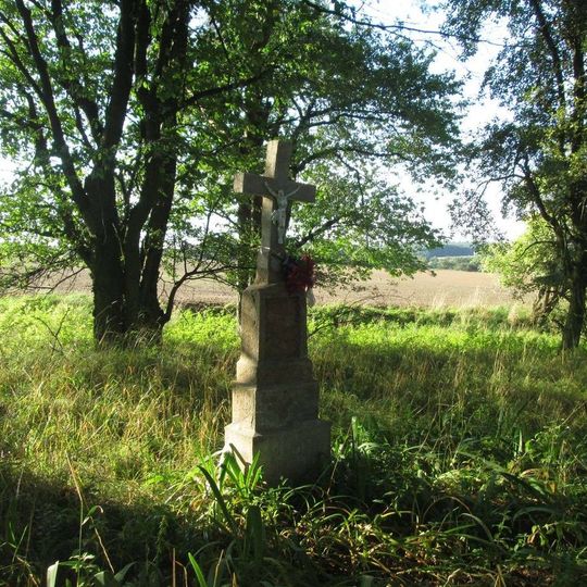 Kříž jižně od Košetic u Líšťan