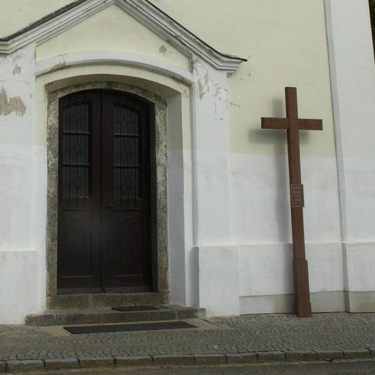 Misijní kříž u kostela svatého Martina v Horních Borech