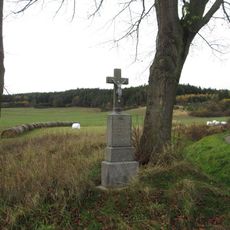 Kříž západně od Lhovic