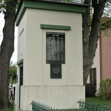 Pamětní deska padlým na zdi kaple v Řepově