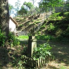 Kříž ve Svinné u rozcestí