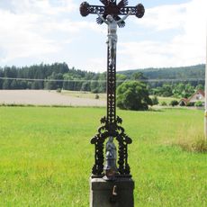 Kříž u odbočky na Dominikální Paseky v Bratkovicích