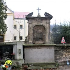 Kaplička IX. zastavení křížové cesty u kostela v Arnolticích