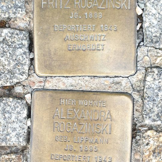 Stolperstein en memoria de Alexandra Rogazinski