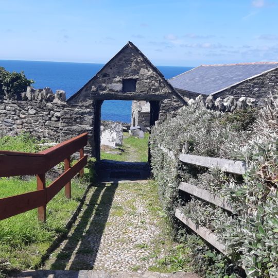 Lych gate and churchyard wall at Llangelynin church