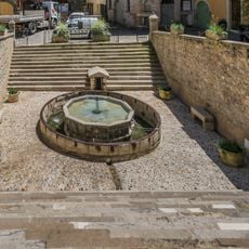 Fontaine monolithe