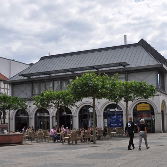 Wohn- und Geschäftshaus