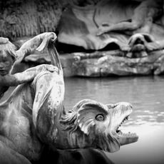 Génie conduisant un dragon marin