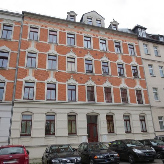 Mietshaus in geschlossener Bebauung Leonhardtstraße 19