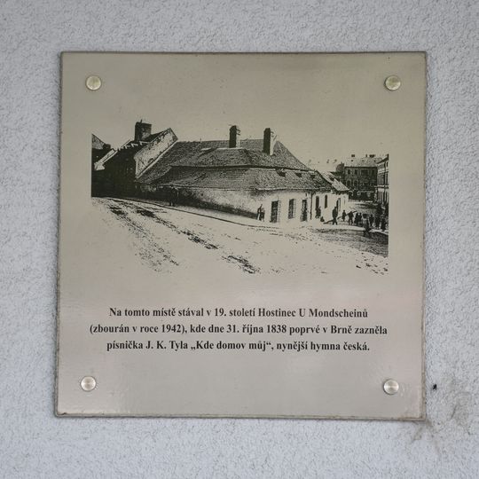 Pamětní deska upomínající na místo, kde v Brně poprvé zazněla píseň Kde domov můj
