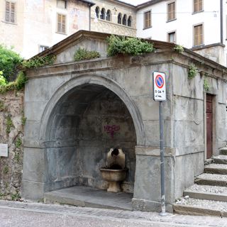 Fontana di San Michele al Pozzo Bianco