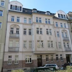 Mietshaus in geschlossener Bebauung Erich-Mühsam-Straße 29