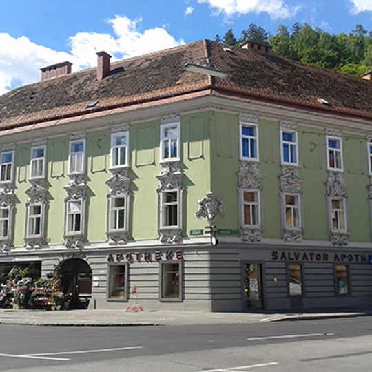 Wohn- und Geschäftshaus