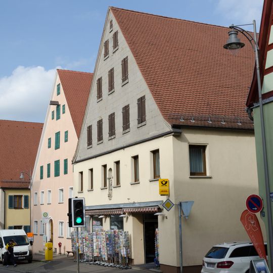 Nebengebäude und Scheune