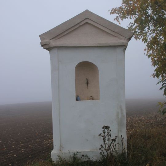 Kaplička jižně od Bukovan