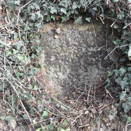 Milestone, Harley, Dike Hill, E of village