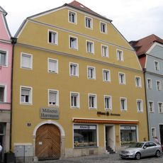 Wohn- und Geschäftshaus