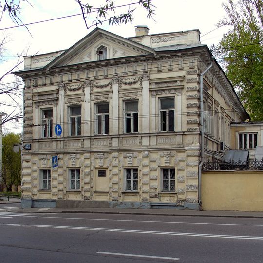 Дом с пристройками