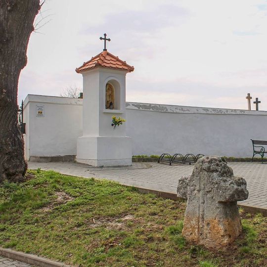 Boží muka v Mořicích u hřbitova
