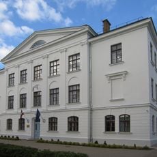 Gulbenes valsts komerc- un arodskola