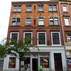 Mietshaus in ehem. geschlossener Bebauung Bahnhofstraße 26