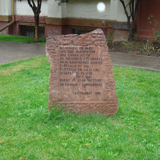 Monolito en Homenaje a Julio Santibáñez Romero