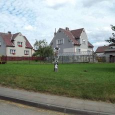 Kříž v Budislavi u křižovatky