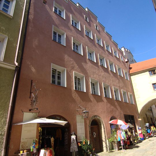 Ehemaliges Handwerkerhaus, jetzt Wohn- und Geschäftshaus