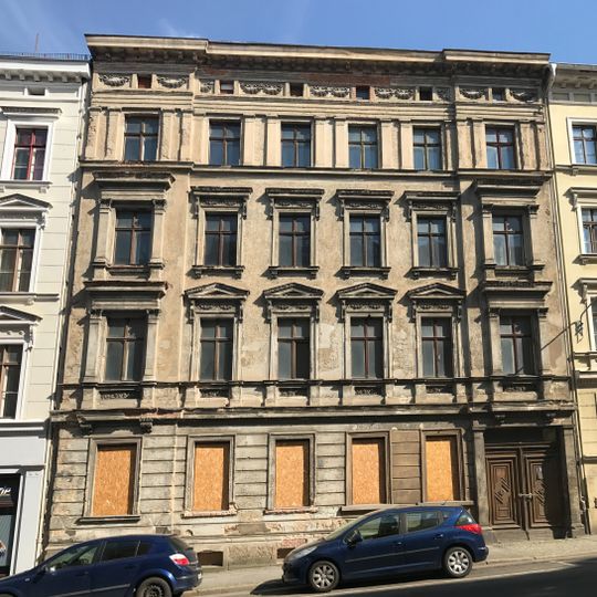 Mietshaus in geschlossener Bebauung Luisenstraße 5