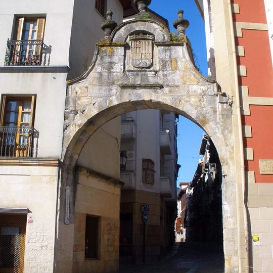 Arco de Entrada a la Villa de Mondragón