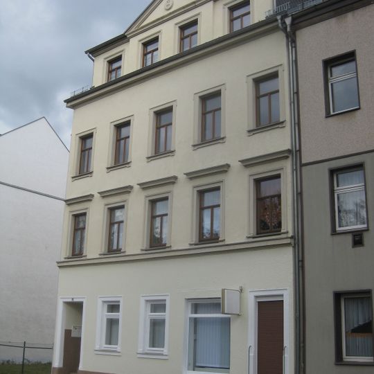 Mietshaus in ehemals geschlossener Bebauung Augustusburger Straße 161