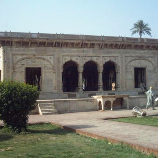 Baradari di Hazuri Bagh