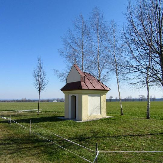 Kaplička svatého Jana Nepomuckého v Sebranicích na jižním okraji