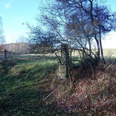 Kříž východně od Lomů