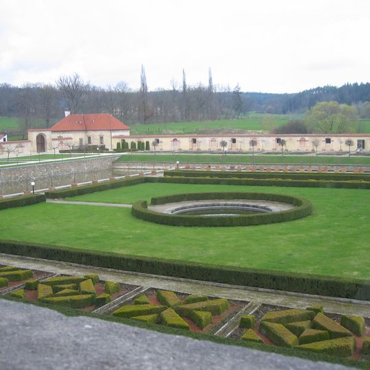 Kašna s fontánou na zámku Kratochvíle