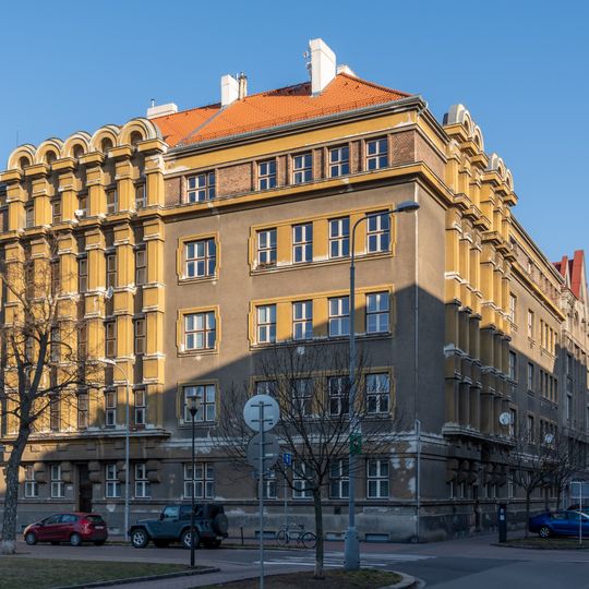 Náměstí Čs. legií 1088 and Štefánikova 1089, 1100